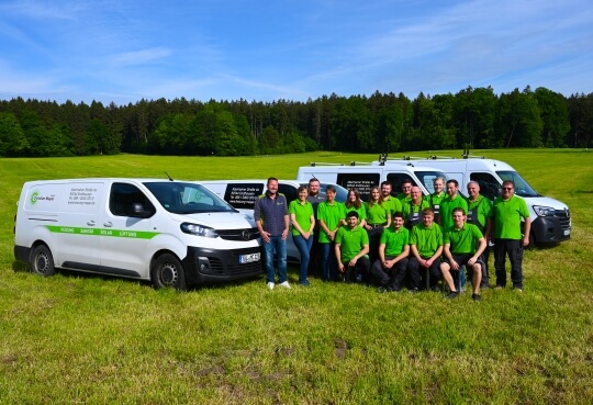 Christian-Mayer-GmbH-Heizung-Sanitaer-Team-Autos-2024